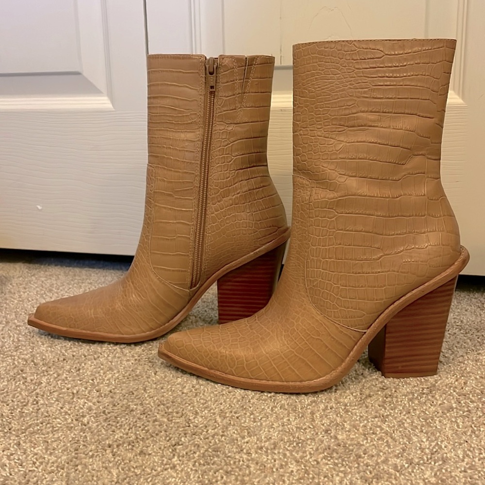Matisse Boots, Camille, Natural Croc, size 6.5